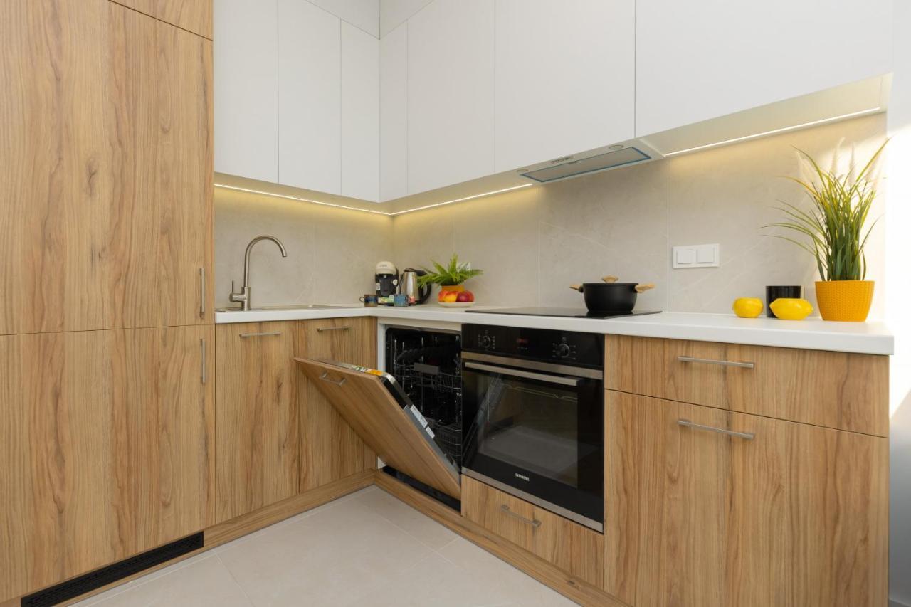 Leilighet Zdziechowskiego Spacious With Parking By Renters Warszawa